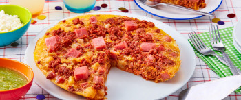 Pastel de papa con huevo, jamón y chorizo Pastel de papa con huevo, jamón y chorizo