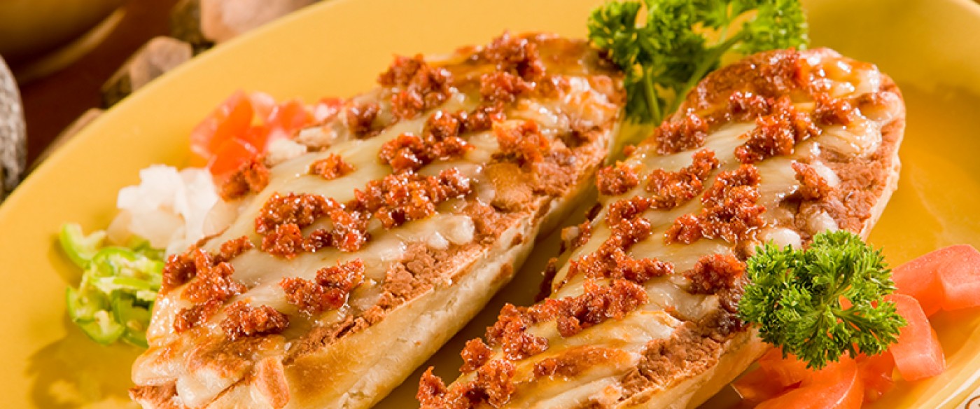 Molletes con chorizo