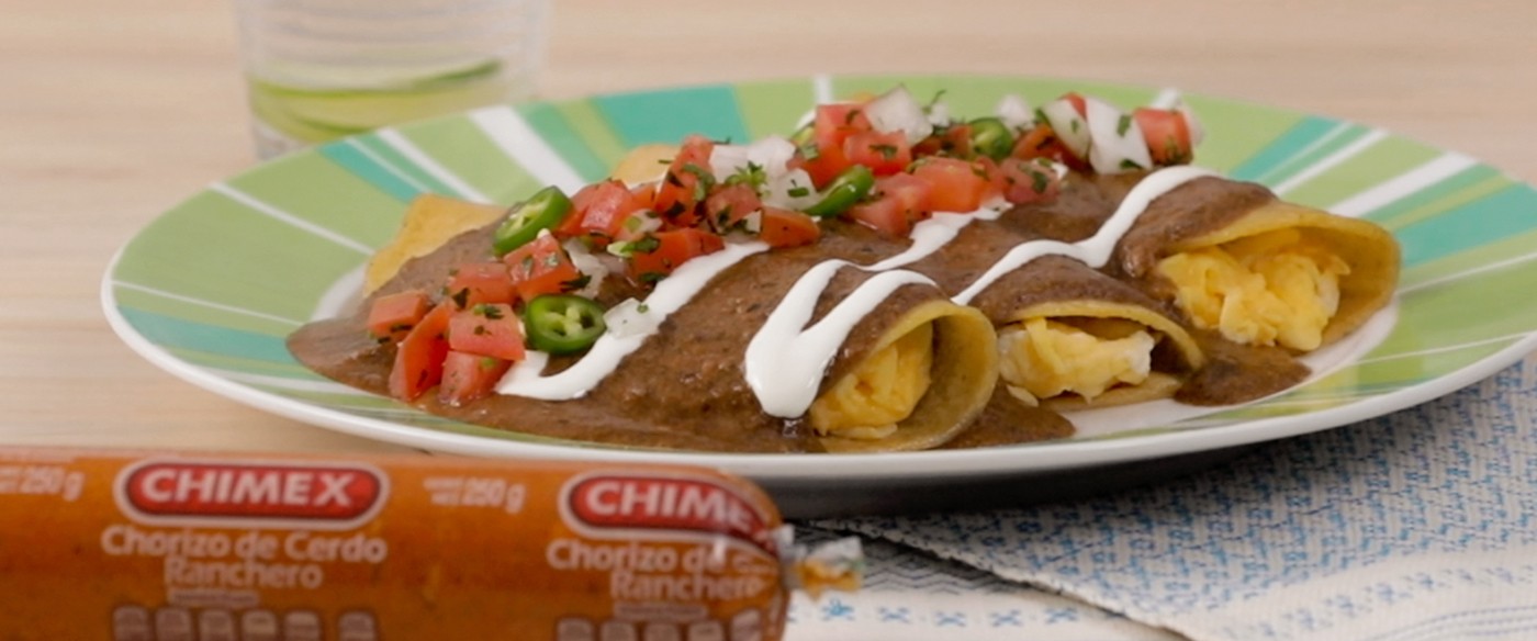 Enfrijoladas Rancheras con Queso Panela La Villita