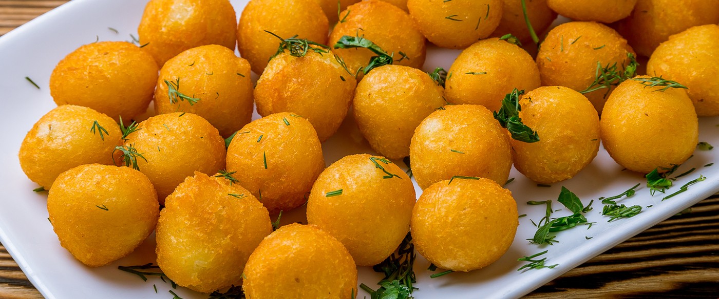 Bolitas de papa rellenas con Salchichas de Pavo Chimex