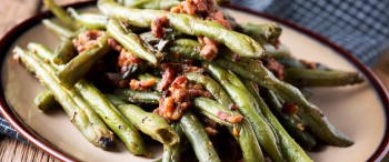 Ejotes salteados con ajo y Tocino Chimex
