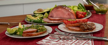 Pierna Ahumada Chimex con salsa roja y verde