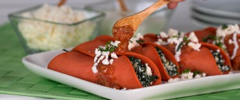 Salchichón Chimex relleno en salsa de tomate